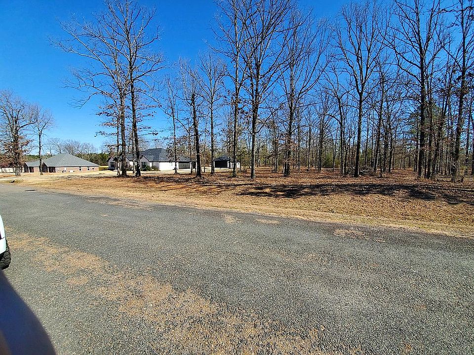 2nd image of 18 Oak Haven Dr