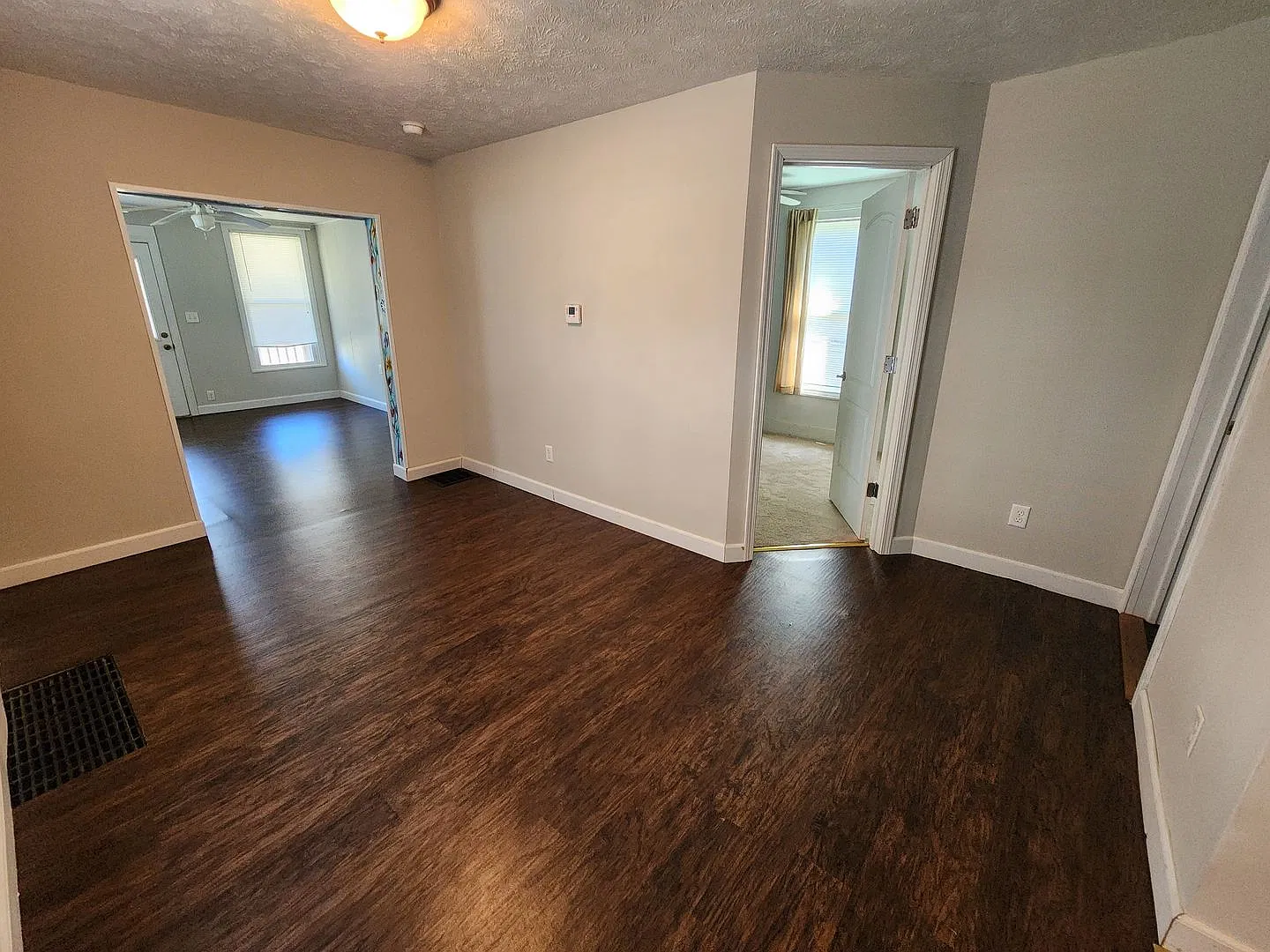 2 Bedroom Home in Bloomington! — Photo 4