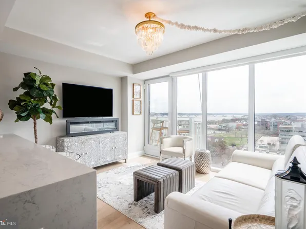 925 Fairfax St #1103, Alexandria, VA 22314