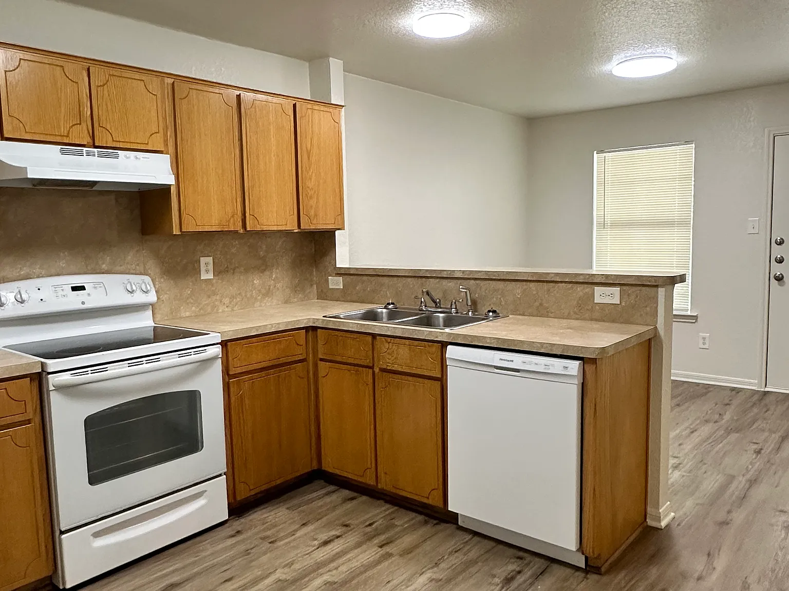 3 bed, 1178 sqft, $1,100 — Photo 3