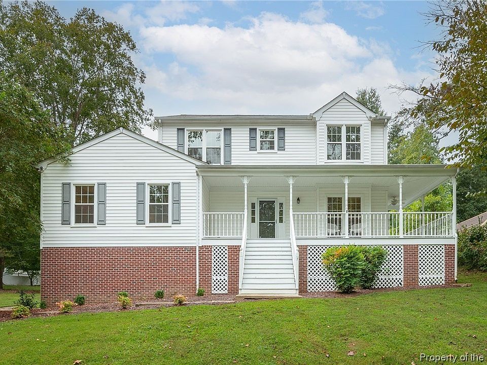 1st image of 7 Forest Hill Dr