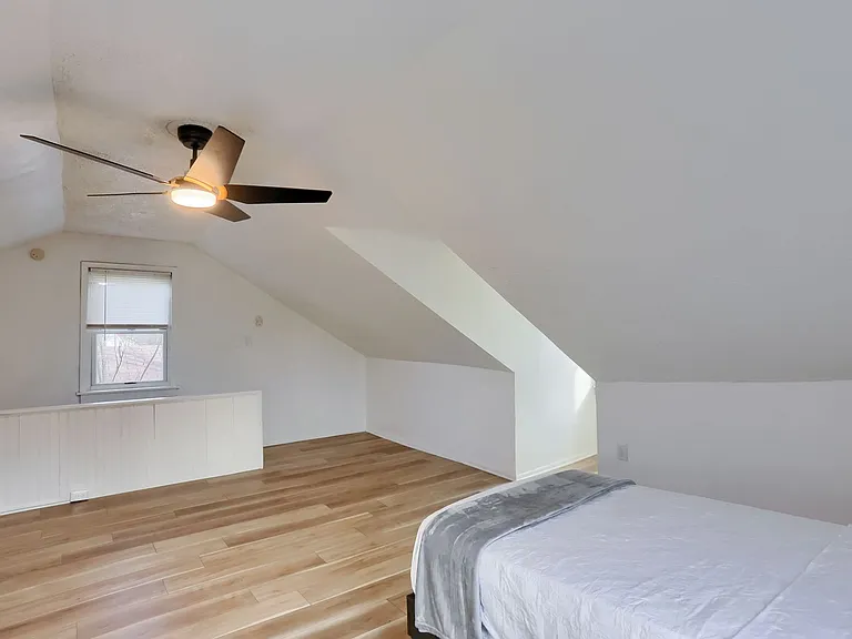513 Grace St — Photo 32