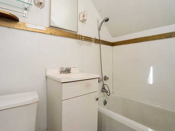 des-moines-iowa-251547765 picture