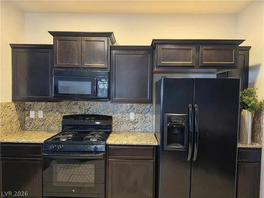 4 bed, 2.5 bath, 2033 sqft, $2,152 — Photo 4