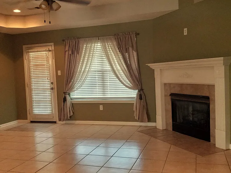 2225 Redwood Dr — Photo 3