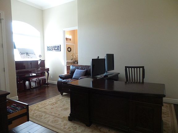 4th image of 4113 Covenant Dr
