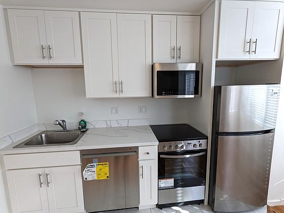 2nd image of 2610 Sutter St APT 1