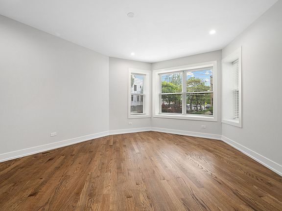4th image of 2324 W Cornelia Ave #1