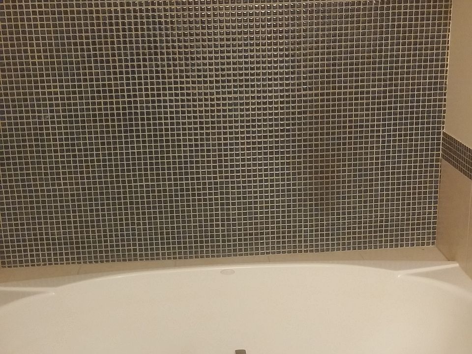 Jacuzzi tub with jets on the main floor