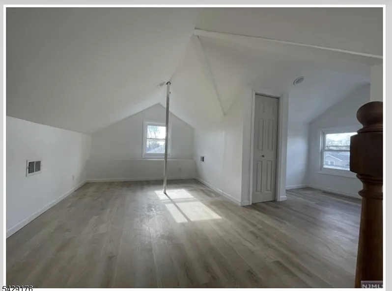 3 bed, 1.0 bath, $2,700 — Photo 3