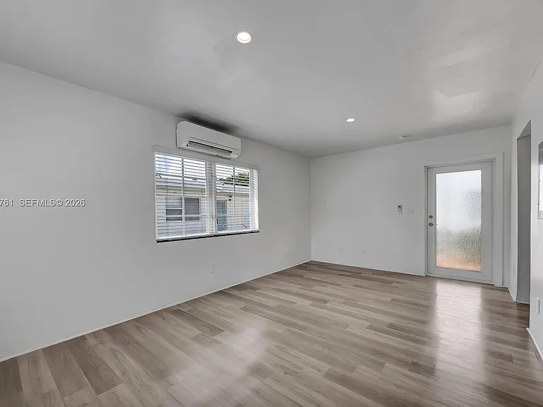 570 NE 68th St #8 — Photo 3