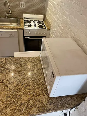 Rented by Aliya Global Realty Inc. | media 28