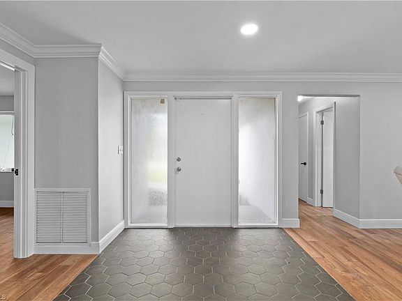 4th image of 1358 Oaklawn Ct