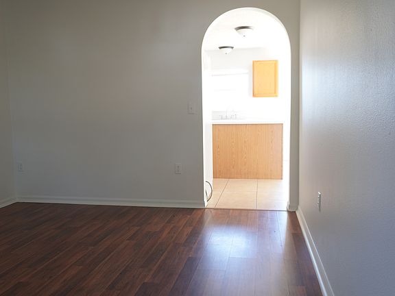 5th image of 740 Paris Dr