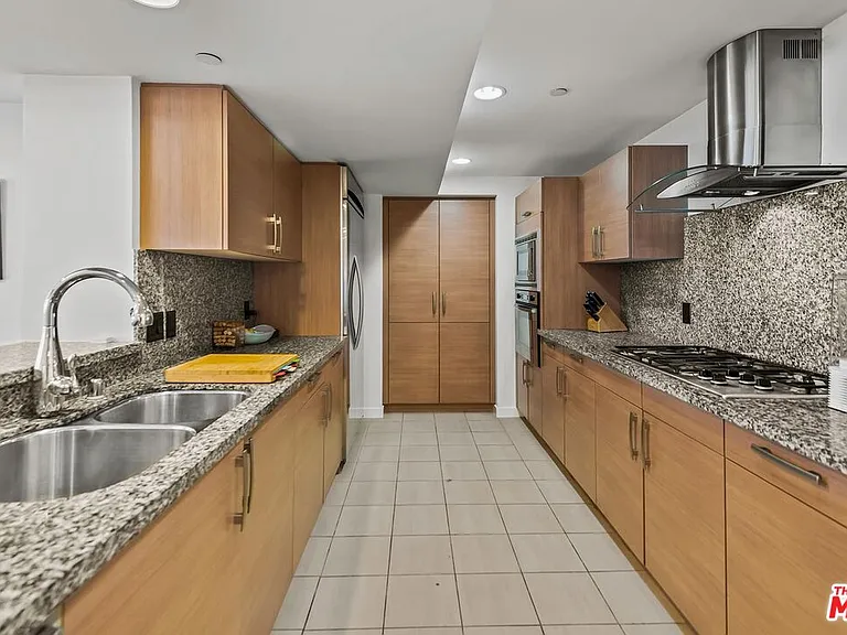 13650 Marina Pointe Dr #1706 — Photo 3