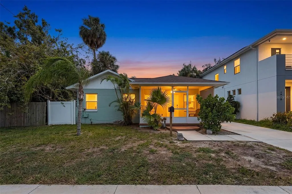3 bed, 3.0 bath, 1460 sqft, $3,750 — Photo 2