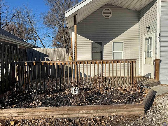 4th image of 206 E Lucy St