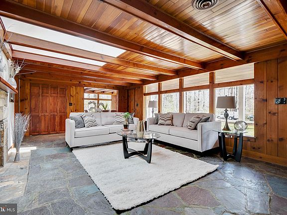 4th image of 3728 Linda Ln
