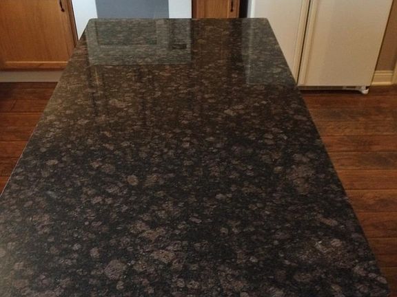 kitchen island (granite)
