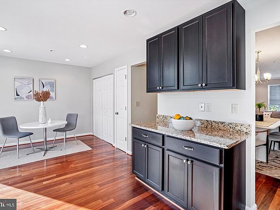 3rd image of 7503 Greenbrook Dr