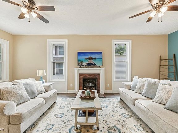 5th image of 301 Prospect St