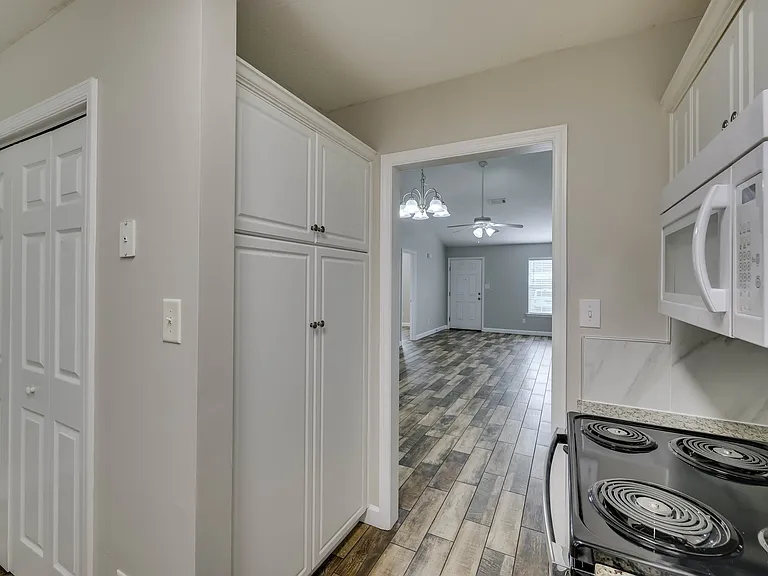 219 Lynbrook Way — Photo 12