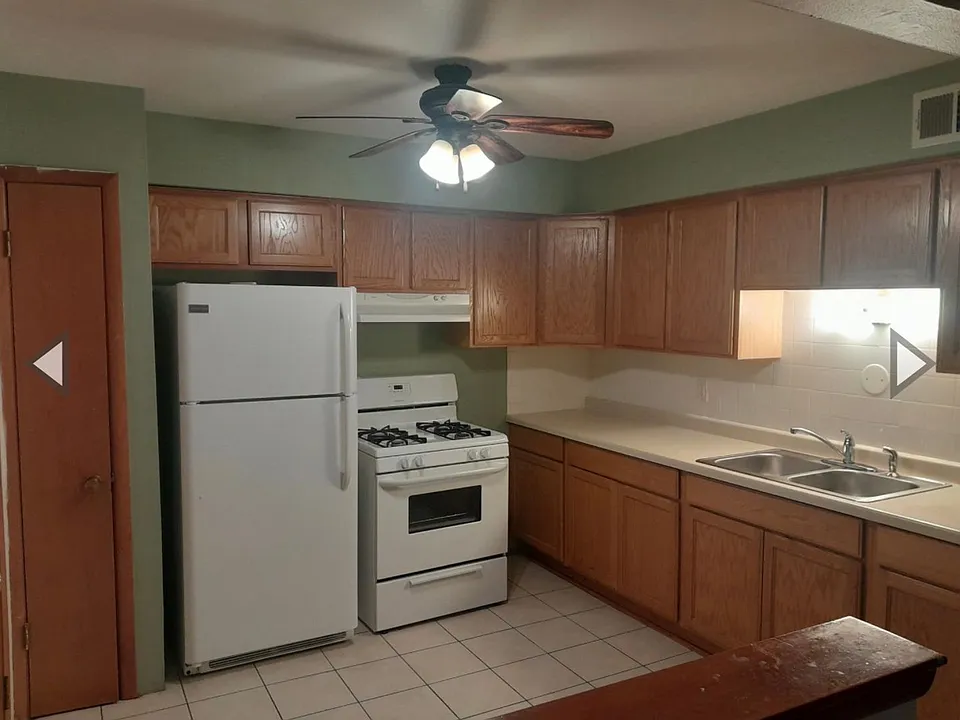 3019 E Adams Ave #8