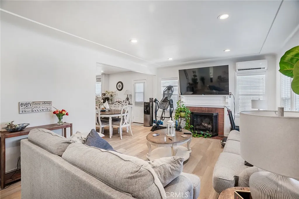 3 bed, 1400 sqft, $3,400 — Photo 2