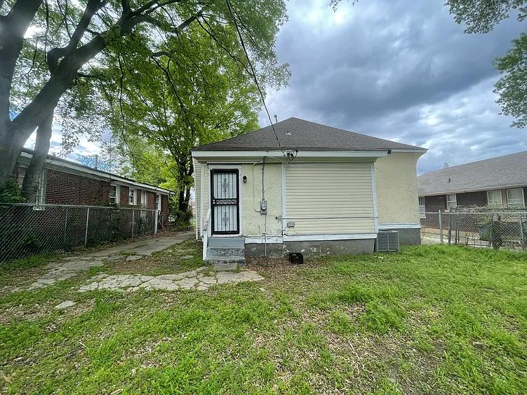 926 Stafford Ave — Photo 10