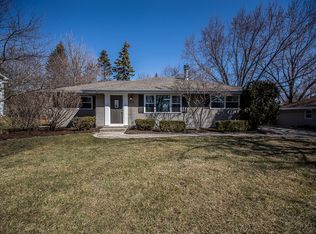 2416 Highland Dr, Lindenhurst, IL 60046