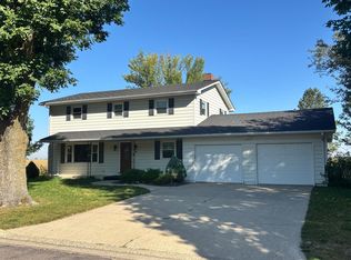 306 E 5th St N, Truman, MN 56088