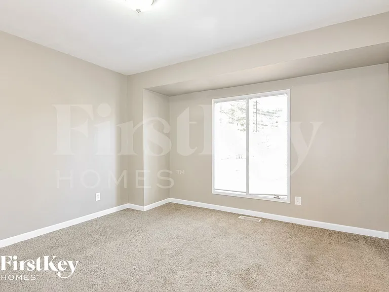 2740 Sherwood Dr — Photo 9