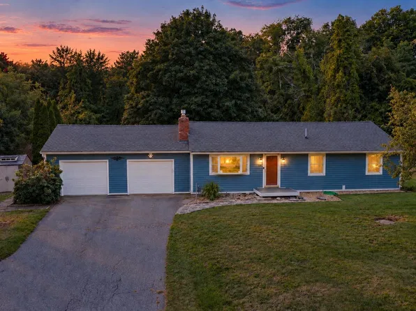 1 Hickory Lane, Kensington, NH 03833