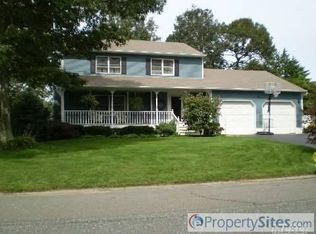 29 Tipton Dr W, Shirley, NY 11967