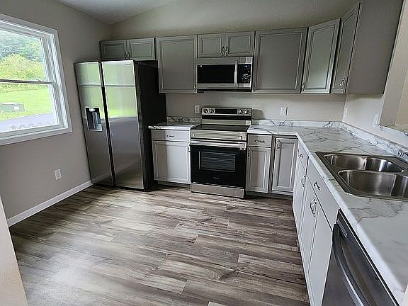 5th image of 34 Diamond Ave