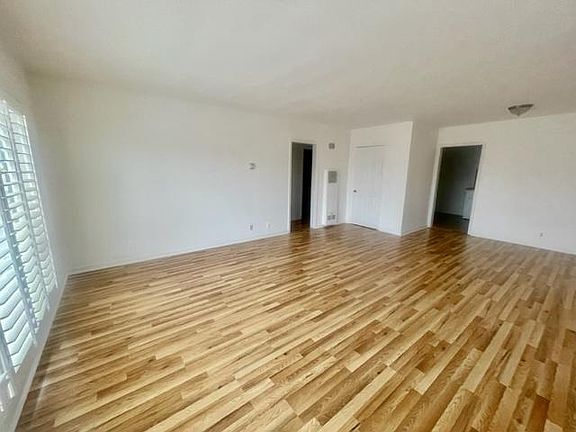 4th image of 310 E Hyde Park Blvd APT 4