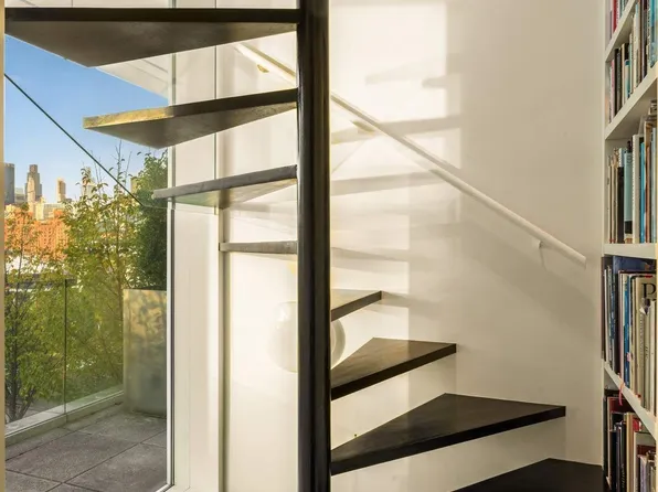 524 West 19th Street image 25 of 29