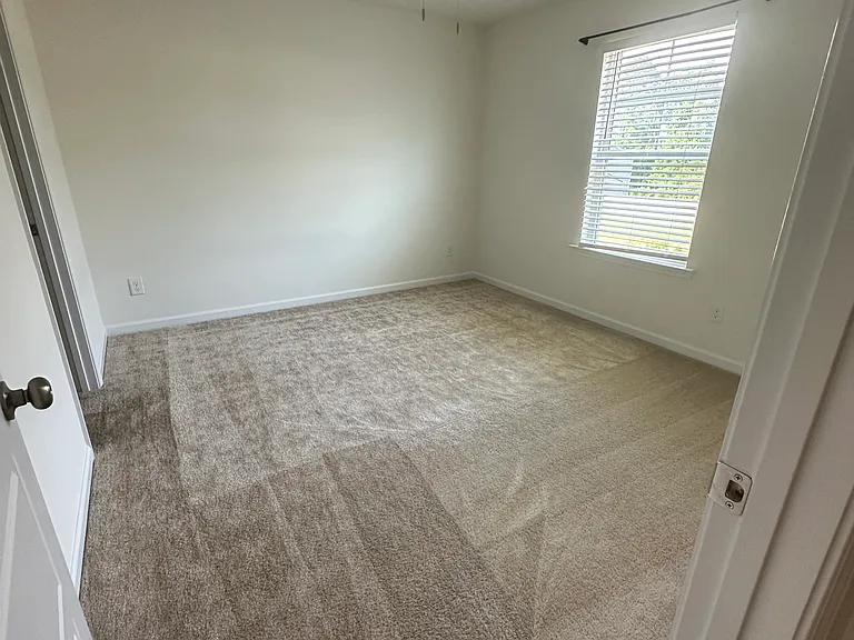 423 Bassett Ln — Photo 10
