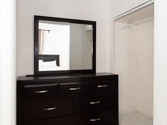 2nd image of 5666 Lexington Ave