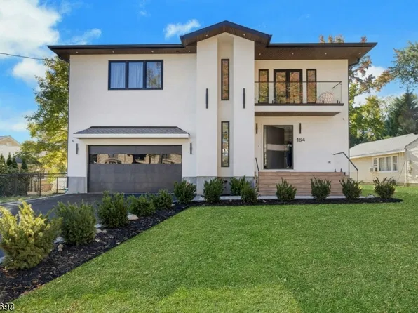 164 Stuart St, Paramus Boro, NJ 07652