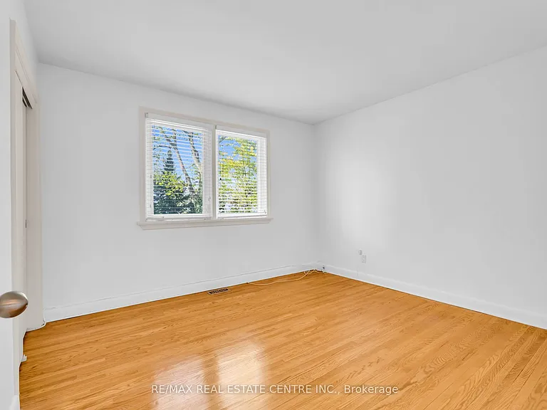 48 Maple Ave S #UPPER — Photo 24