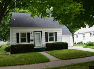 817 Stewart St, North Mankato, MN 56003