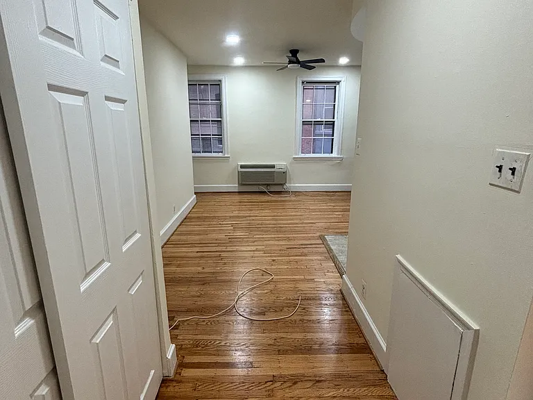 305 S Iseminger St — Photo 5