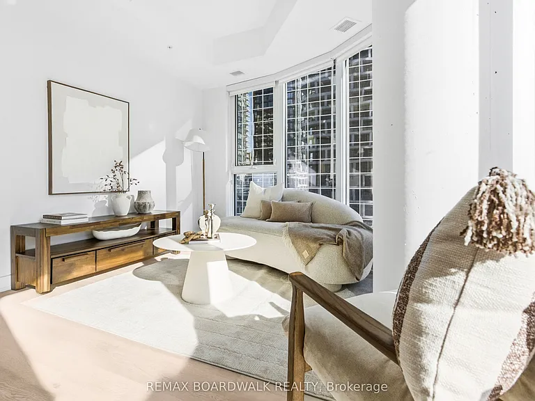 391 Slater St #904 — Photo 2