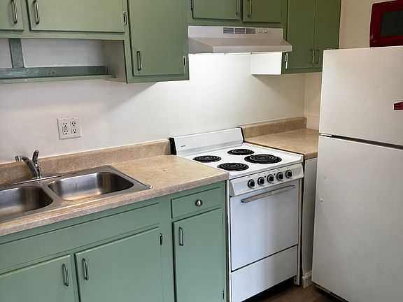 4th image of 460 Wells Dr #A