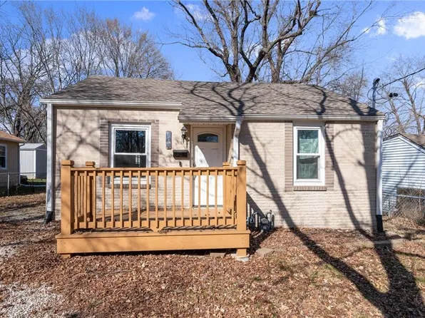 106 NE Ash St, Lees Summit, MO 64063