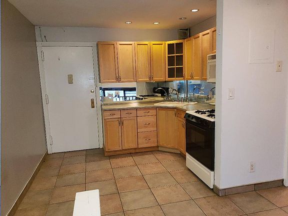 2nd image of 175 Zoe St APT 5G