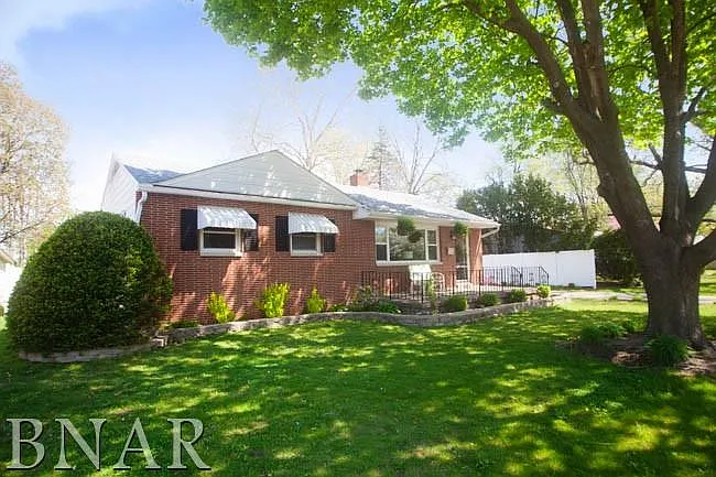2108 Peirce Ave photo 1