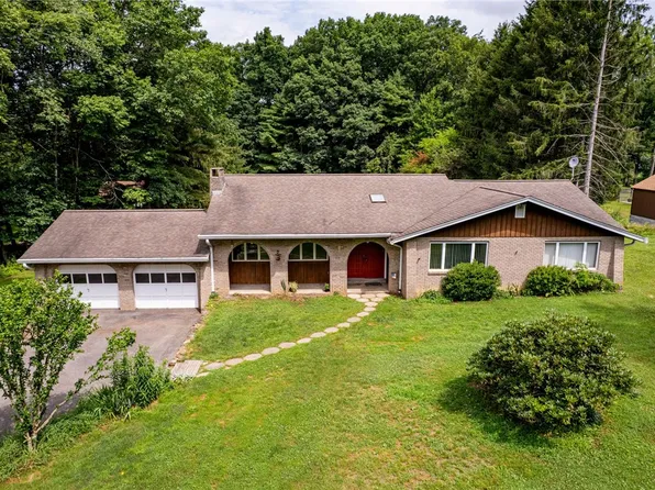 483 Twin Lakes Rd, Latrobe, PA 15650