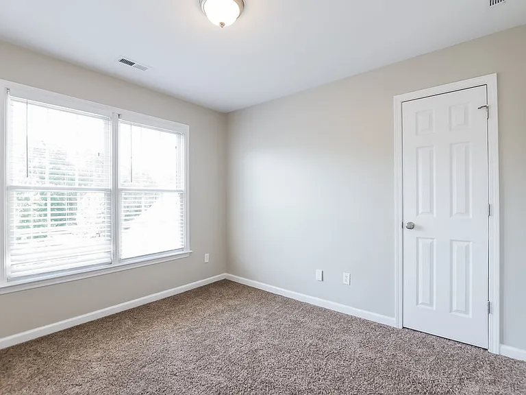 111 Windsong Dr — Photo 9